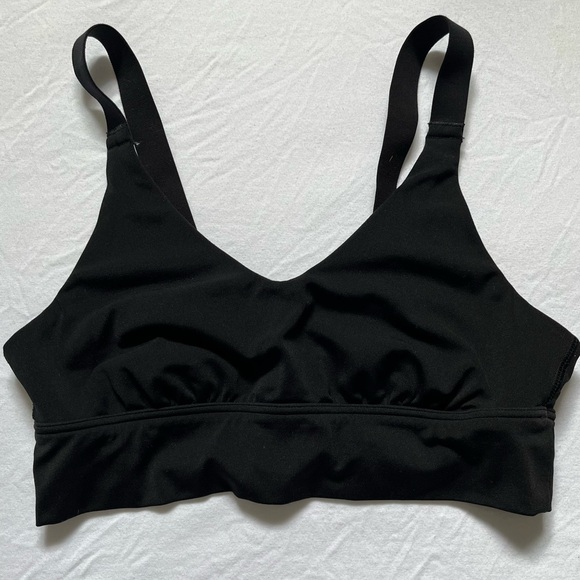 black aerie sports bra with twist back - Picture 1 of 3